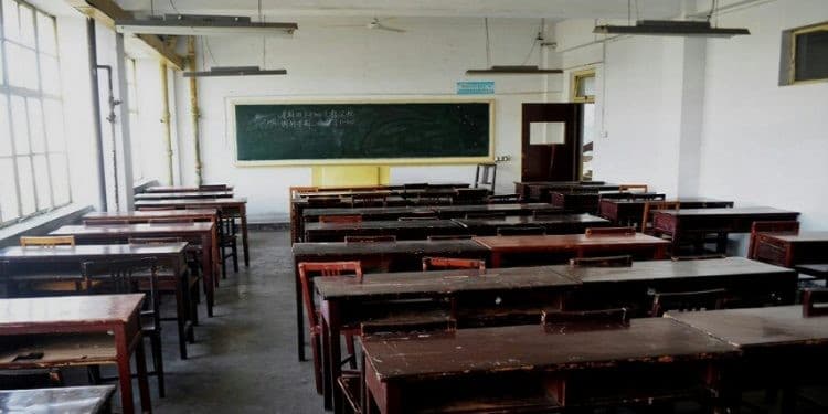 DPR Minta Wacana Siswa Belajar di Rumah Dikaji Mendalam