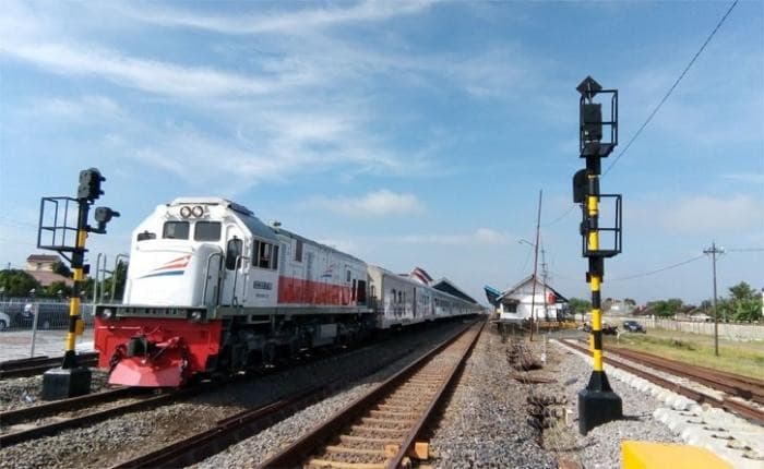 Sejumlah Perjalanan KA Jarak Jauh Dibatalkan Buntut Kecelakaan Bekasi, Tiket Bisa Refund 100 Persen