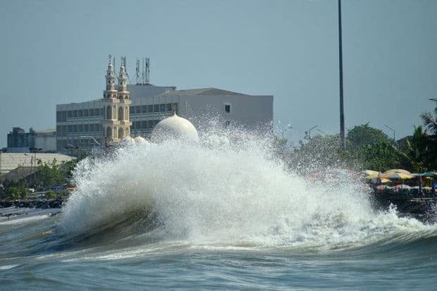 Waspadai Gelombang hingga 4 Meter di Beberapa Perairan Indonesia