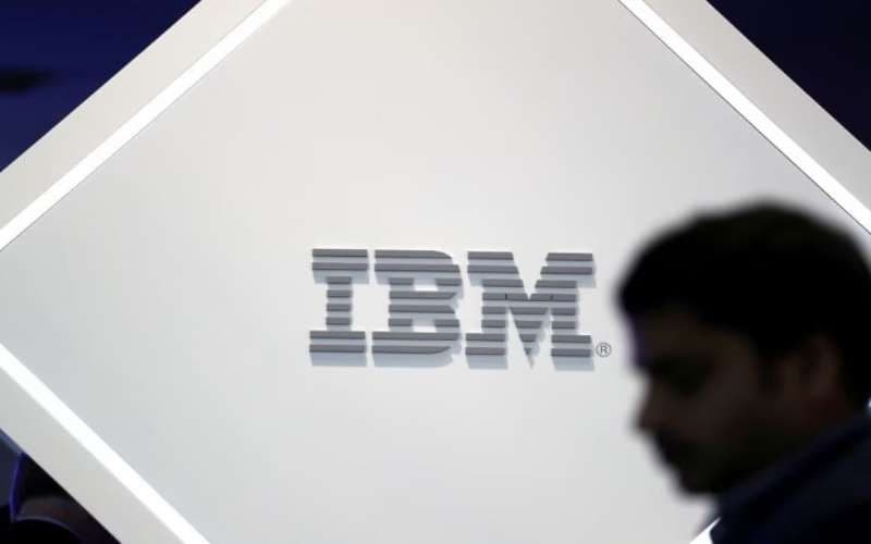 Bisnisnya Terancam AI, Saham IBM Catat Penurunan Terburuk dalam 25 Tahun