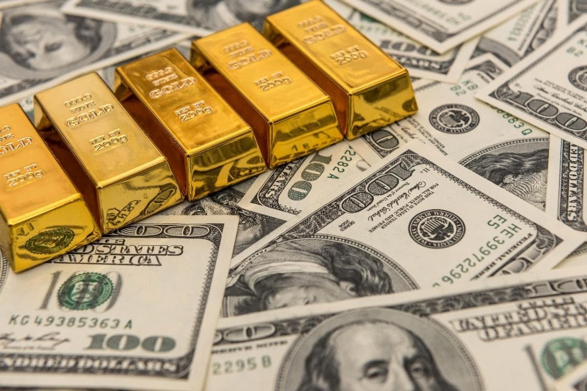 Harga Emas Rebound seiring Pelemahan Dolar dan Meredanya Kekhawatiran Inflasi