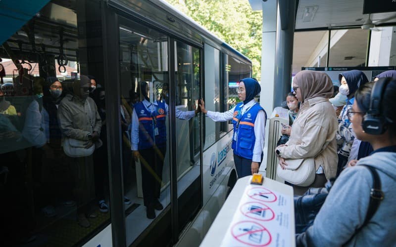 Transjakarta Berlakukan Tarif Spesial Rp12 Khusus Hari Ini