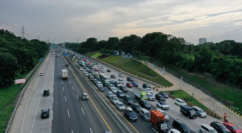Kepadatan Kendaraan Mulai Terjadi di Tol MBZ Pagi Ini