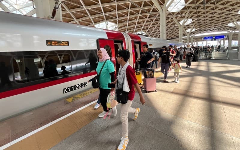 Penjualan Tiket Whoosh Tembus 293 Ribu Selama Lebaran 2026