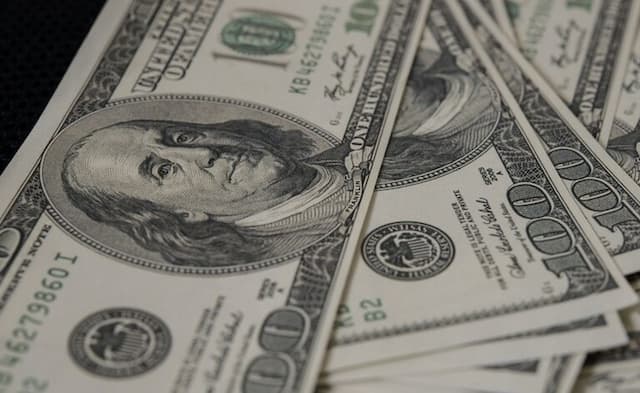 Pemangkasan Suku Bunga The Fed Bayangi Prospek Dolar AS di 2026