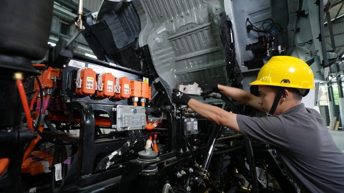 Saham Grup Bakrie BUMI-VTKR Cs Curi Panggung di Perdagangan Perdana 2026