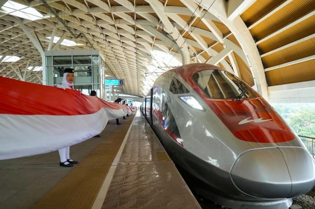 Pemerintah Siapkan Skema Intervensi Beban Finansial Kereta Cepat Whoosh