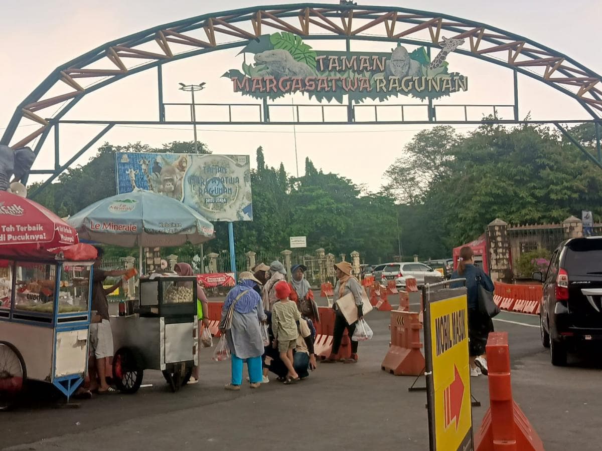 Lebih dari 72 Ribu Pengunjung Padati Taman Margasatwa Ragunan di H+1 Lebaran