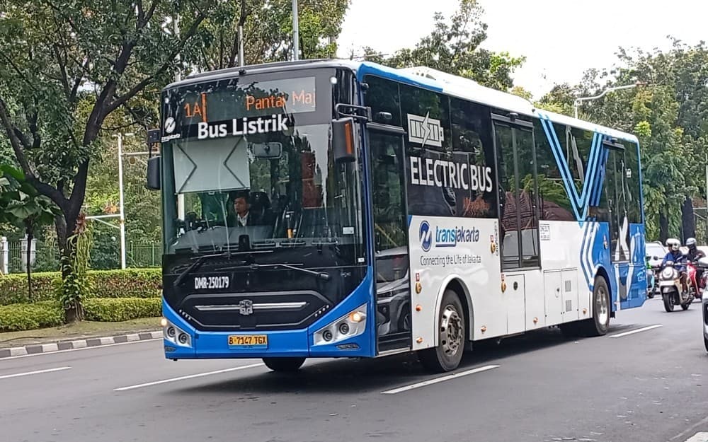 Penumpang TransJakarta Dipersilakan Buka Puasa di Dalam Bus Selama 10 Menit 