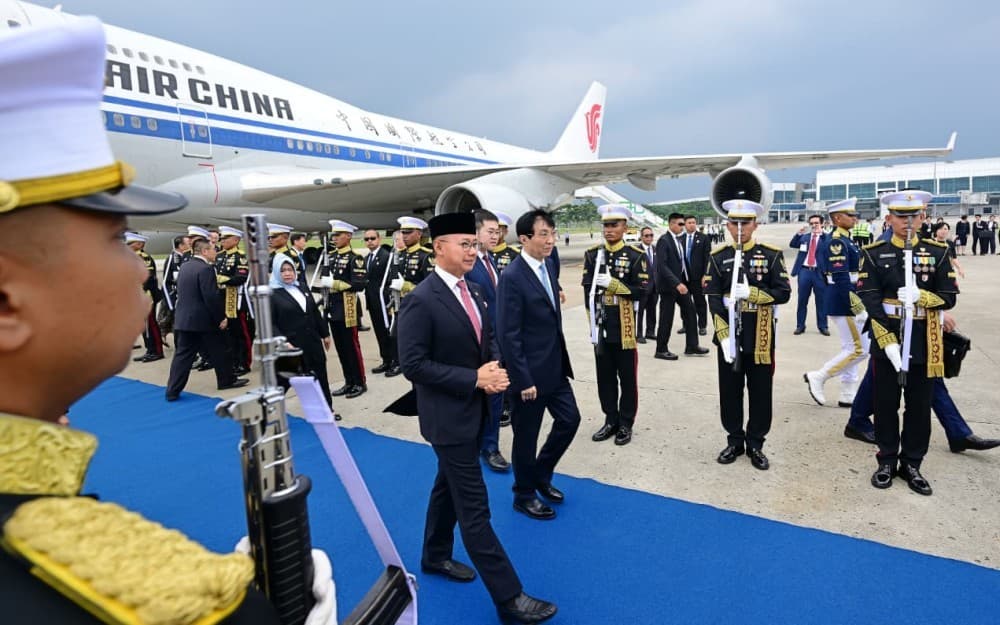 Ketua MPR China Wang Huning Tiba di Indonesia, Dijadwalkan Bertemu Presiden Prabowo Besok