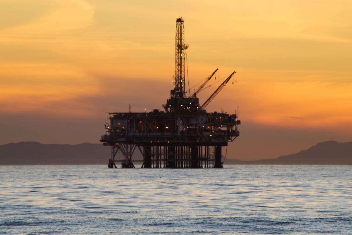 Trump Tuntut Akses Total ke Minyak Venezuela