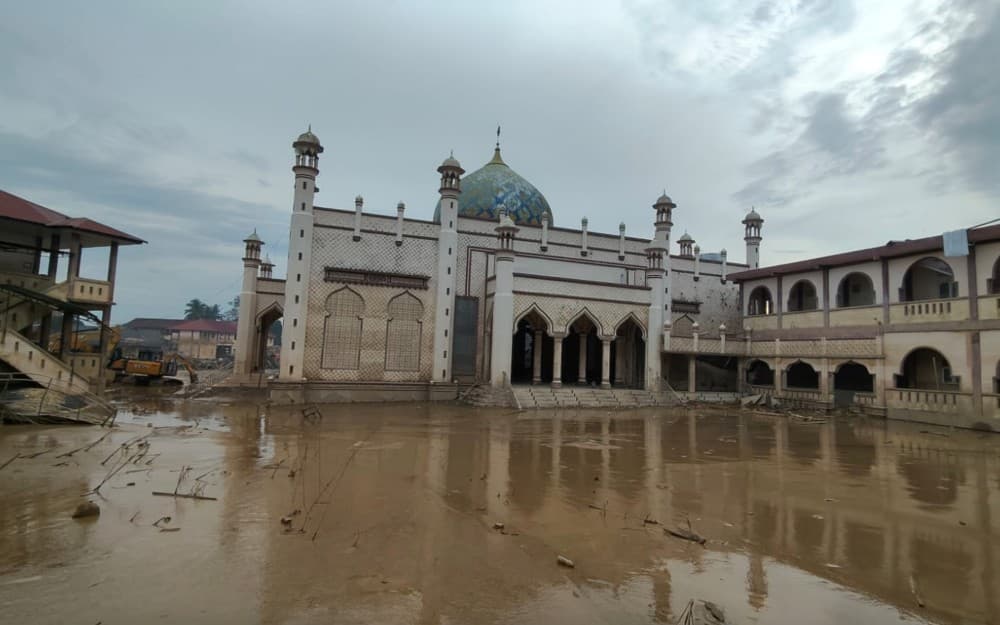 Listrik di 15 Masjid Pulih, Azan Kembali Menggema di Langit Aceh