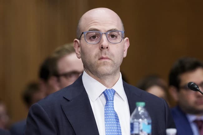 Gubernur The Fed Stephen Miran Mundur sebagai Penasihat Ekonomi Gedung Putih