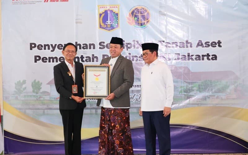 Kementerian ATR/BPN Serahkan 3.922 Sertifikat Tanah Pemprov DKI Senilai Rp102 Triliun