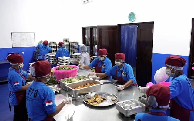 BGN: Dapur MBG Jika Tidak Segera Urus SLHS, Operasionalnya Akan Dihentikan