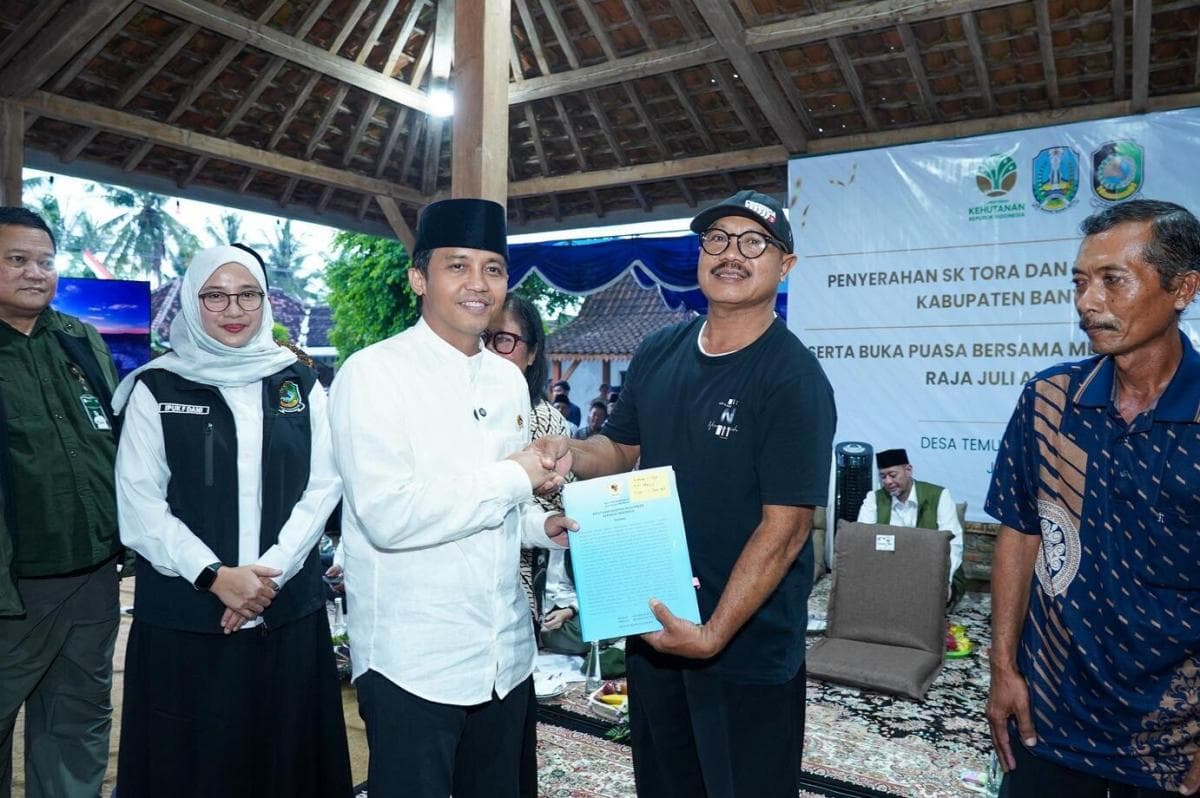 Gabungan Kelompok Tani di Banyuwangi Terima SK HKM Ratusan Hektare