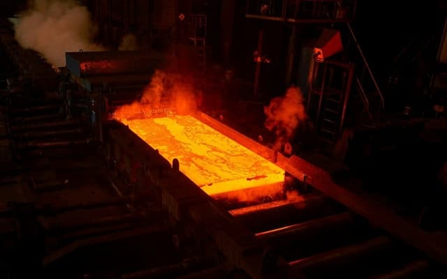 Krakatau Steel (KRAS) Targetkan Pendapatan Rp27 Triliun pada 2026