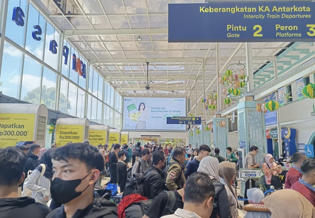Arus Mudik Lebaran 2026, Stasiun Pasar Senen Mulai Dipadati Penumpang