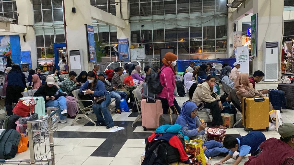 Hampir 3.000 Pemudik Tinggalkan Jakarta Lewat Terminal Pulo Gebang Malam Ini Hampir 3.000 Pemudik Tinggalkan Jakarta Lewat Terminal Pulo Gebang Malam Ini