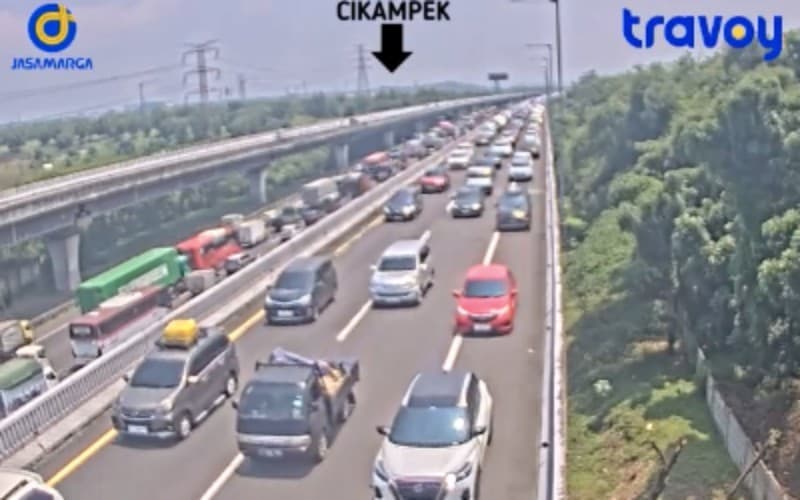 Ada Kecelakaan Beruntun di Jalan Layang MBZ KM 46, Lalu Lintas Arah Cikampek Tersendat
