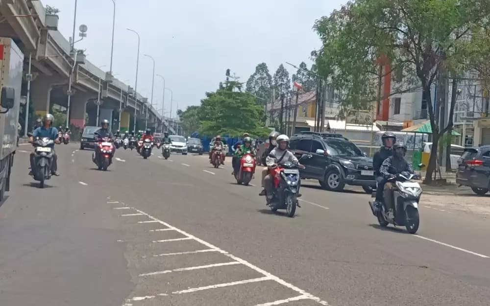 Jelang Lebaran, Jalur Kalimalang Siang Ini masih Sepi Pemudik Motor