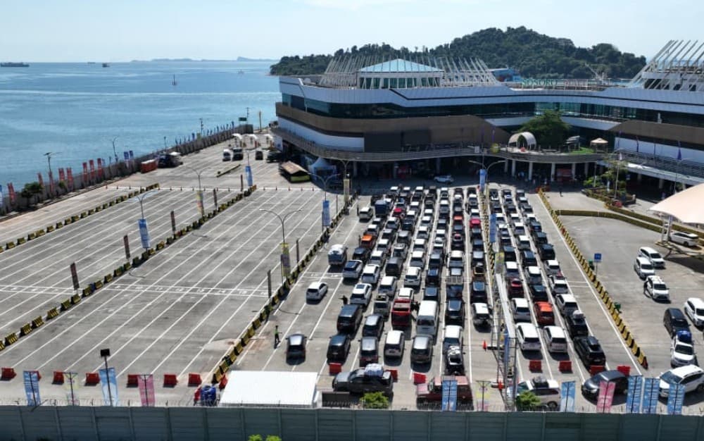 Wakapolri Tinjau Arus Mudik Lewat Udara, Pastikan Penyeberangan Merak–Bakauheni Terkendali