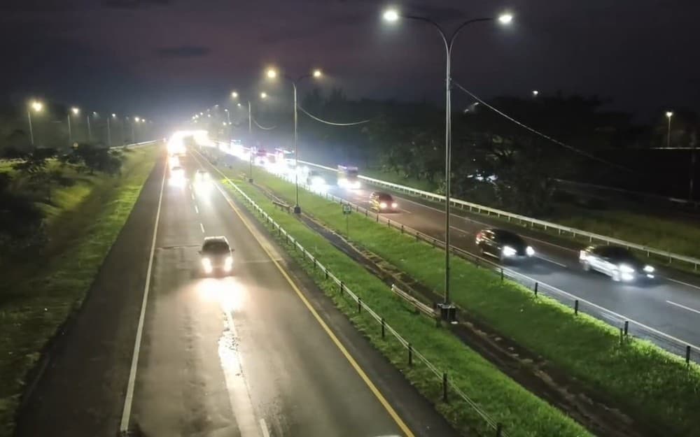 Puncak Arus Mudik: 92 Ribu Kendaraan Melintas di Tol Cipali, Tujuh Kendaraan Derek Dikerahkan