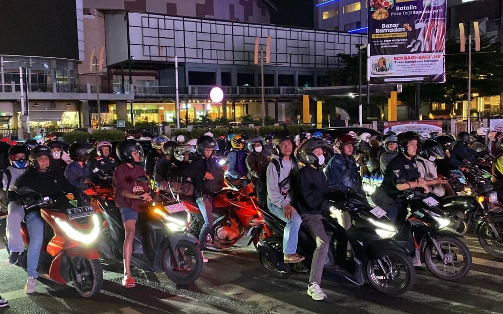 Puncak Arus Mudik Lebaran, Jalur Kalimalang Dipadati Pemudik Motor Malam Ini 