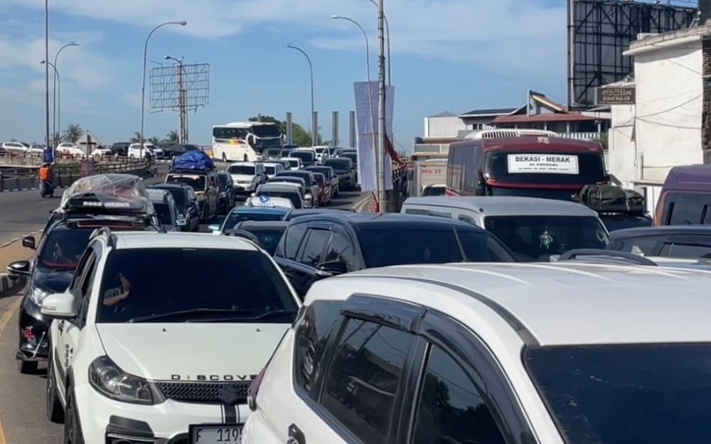 Jelang Lebaran, Jalur Arteri Menuju Pelabuhan Merak Sempat Macet Panjang