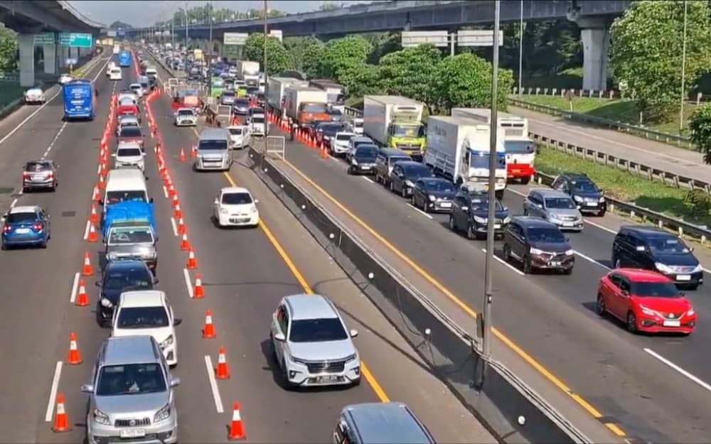 Tol Japek Macet Parah saat Puncak Arus Mudik Ini, Jasamarga Beberkan Penyebabnya