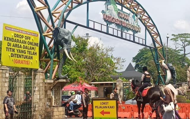 30 Ribu Wisawatan Serbu Taman Margasatwa Ragunan di Hari Kedua Lebaran