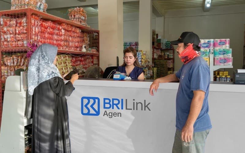 BRILink Agen “Rieche Endah” Permudah Transaksi Perbankan Warga Sumbawa