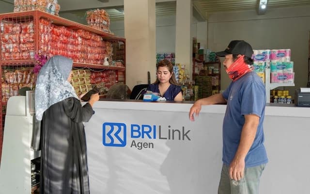 BRILink Agen “Rieche Endah” Permudah Transaksi Perbankan Warga Sumbawa