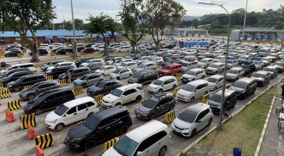 Volume Kendaraan di Pelabuhan Bakauheni Kembali Meningkat pada Sore Hari
