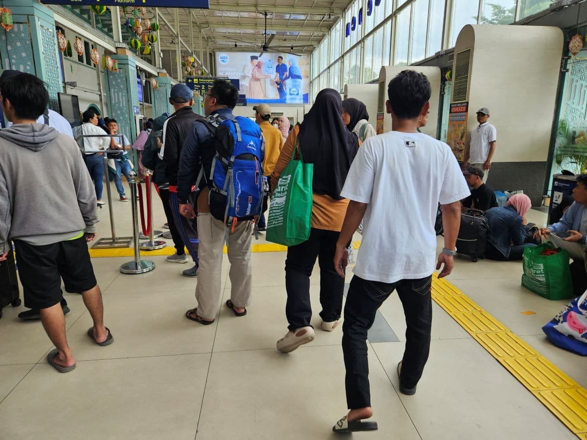 Jumlah Penumpang Kereta Naik, Gelombang Kedua Arus Balik Diproyeksi Akhir Pekan Ini