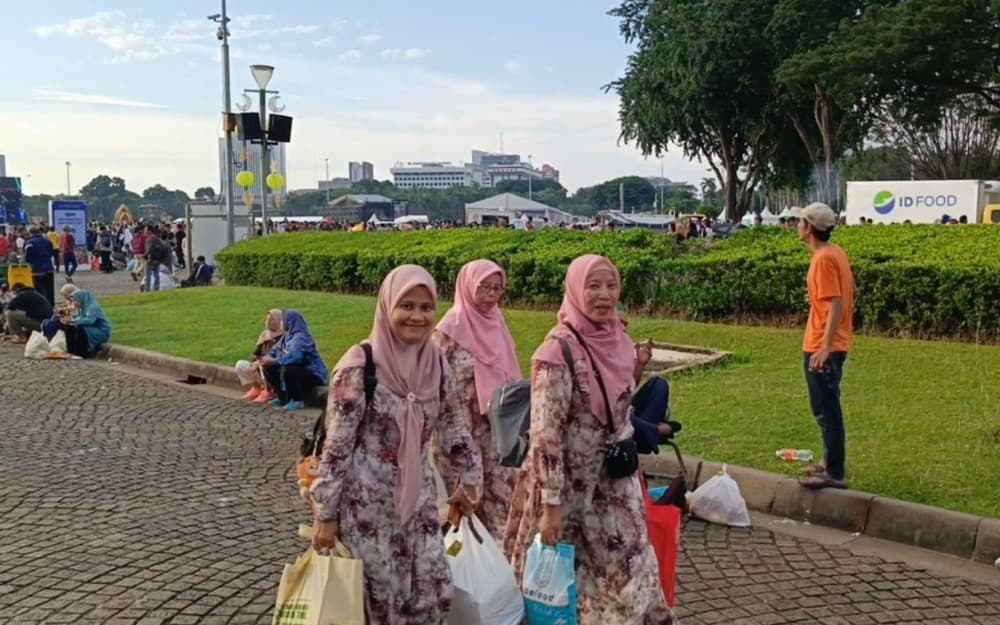 Semringah Ada Gerakan Sembako Murah di Monas, Emak-Emak: Sering-Sering!