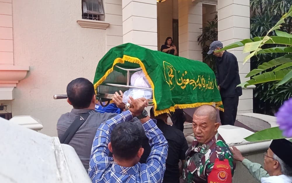 Jenazah Mantan Menhan Juwono Sudarsono Tiba di Rumah Duka