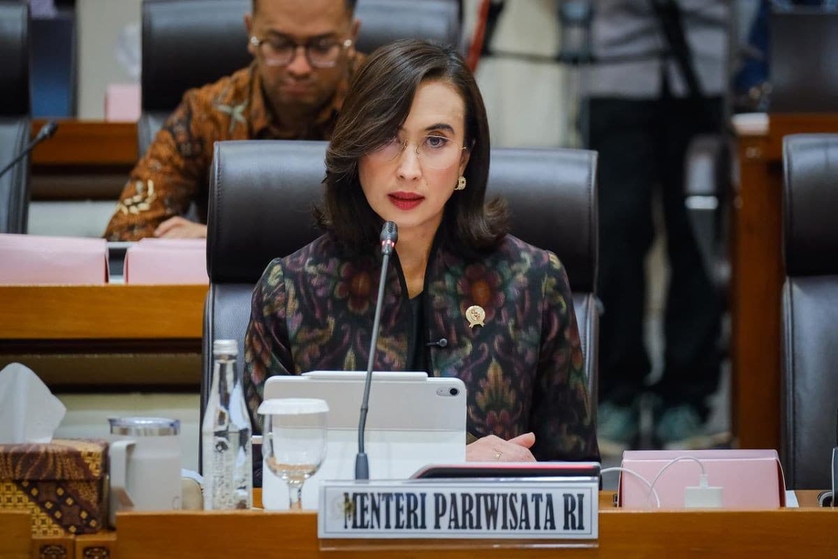 Pariwisata Tertekan Geopolitik, Menpar Ungkap Strategi Capai 17,6 Juta Wisman di 2026
