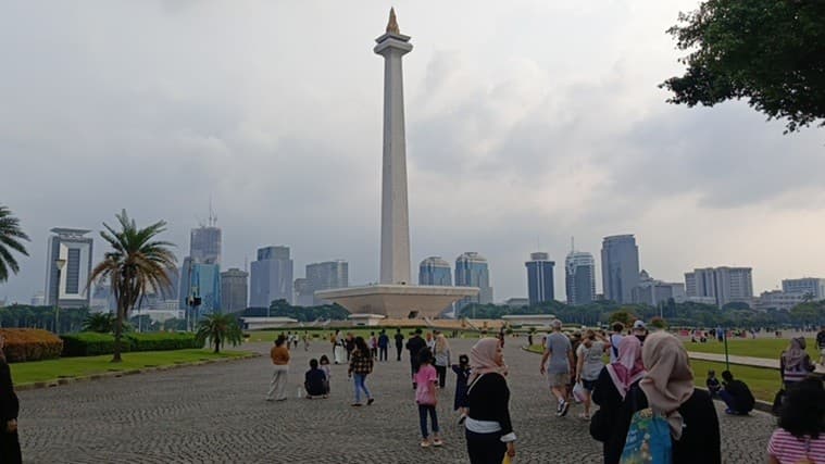 Libur Paskah, Kawasan Monas Ramai Dikunjungi Ribuan Warga