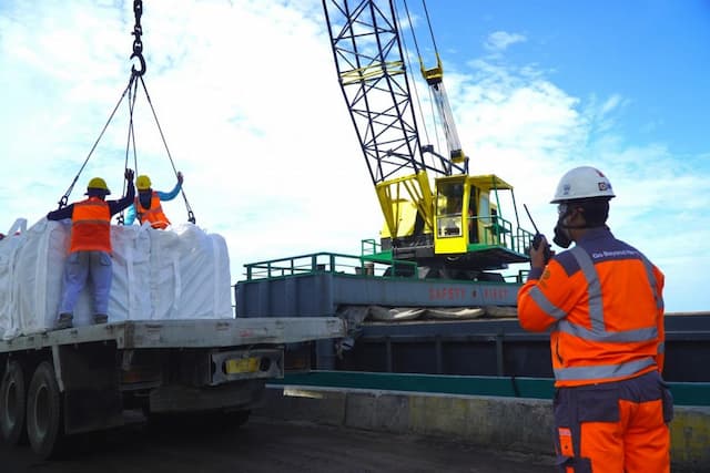 Volume Penjualan Tembus 37,93 Juta Ton, SIG (SMGR) Kantongi Pendapatan Rp35,24 Triliun