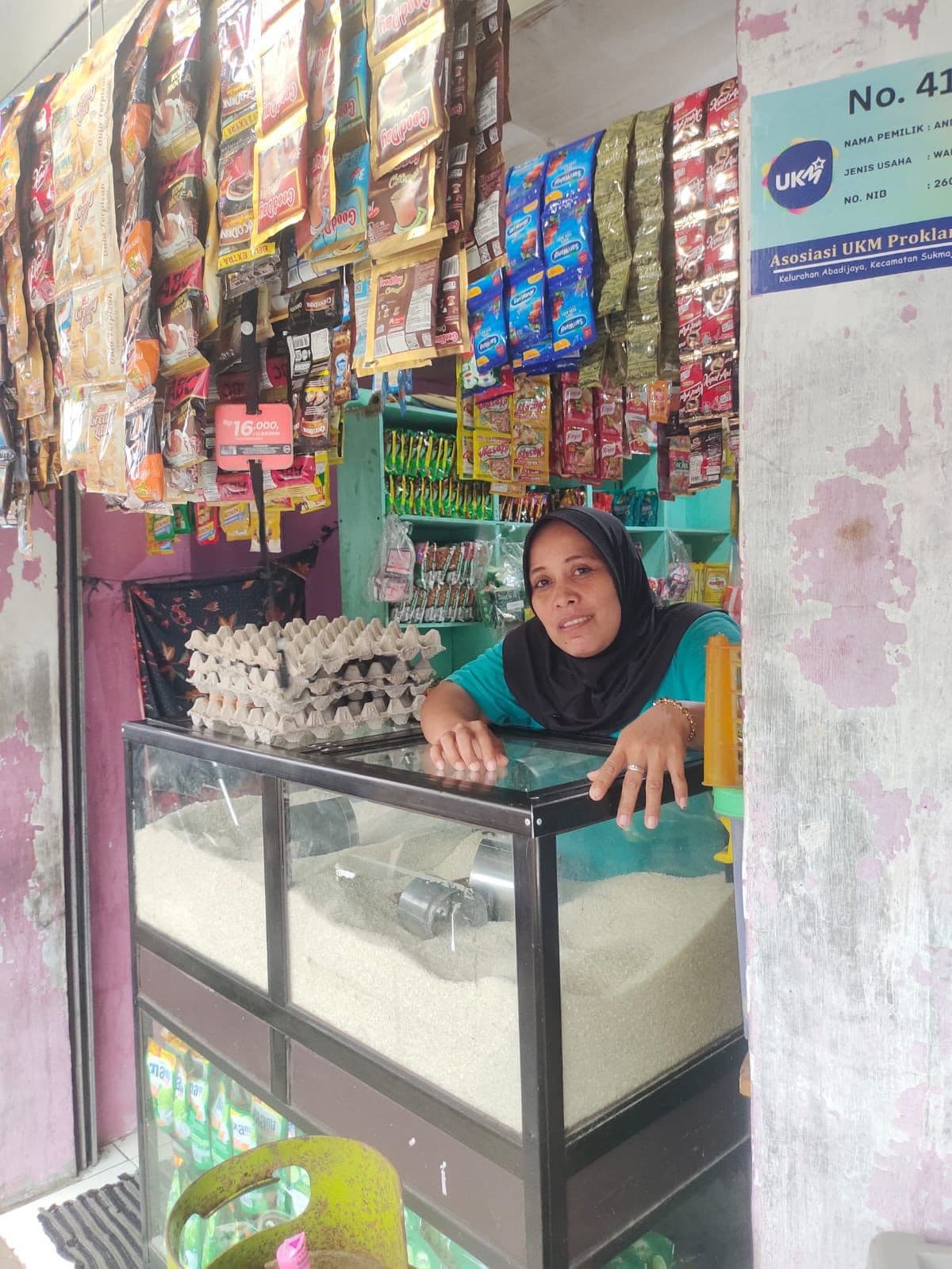 Langkah Kecil Berdampak Besar: Ibu Dewi, Kartini Masa Kini yang Menebar Manfaat untuk Lingkungan Langkah Kecil Berdampak Besar: Ibu Dewi, Kartini Masa Kini yang Menebar Manfaat untuk Lingkungan