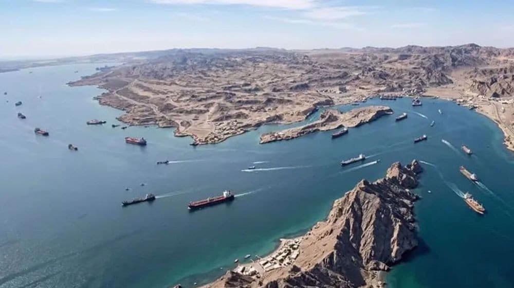 Iran Tembaki Kapal Tanker yang Coba Lintasi Selat Hormuz