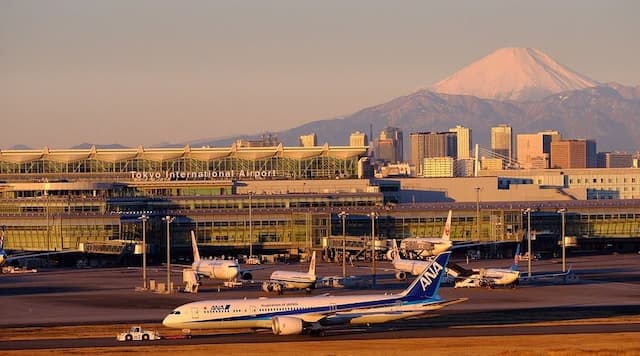 Bandara Haneda Tokyo Akan Uji Coba Gunakan Robot Humanoid untuk Ground Handling