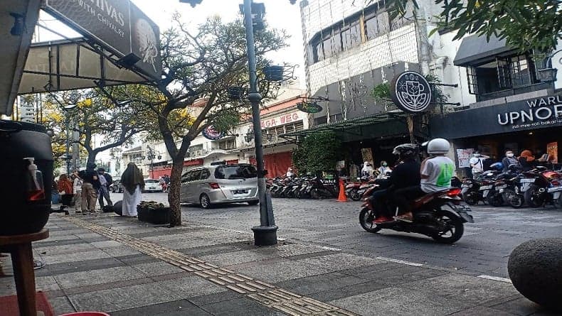 5 Tempat Wisata Kuliner Sekitar Jalan Braga Bandung yang Wajib Kamu Coba