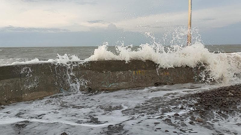 Siklon Tropis Grant Terdeteksi di Selatan Bengkulu, Waspada Gelombang Tinggi hingga 4 Meter Siklon Tropis Grant Terdeteksi di Selatan Bengkulu, Waspada Gelombang Tinggi hingga 4 Meter