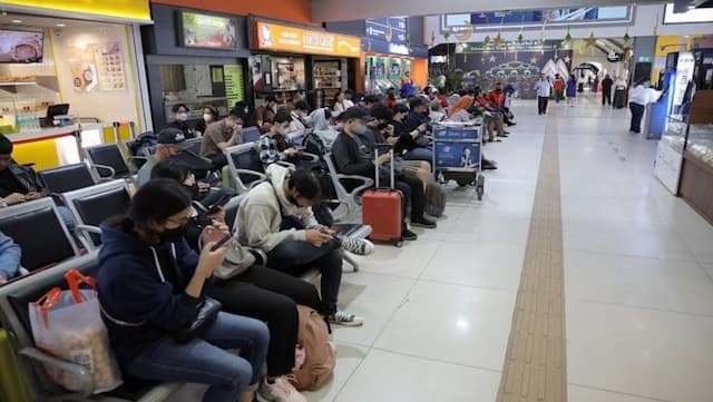 H-5 Lebaran, Ribuan Pemudik Padati Stasiun Bandung