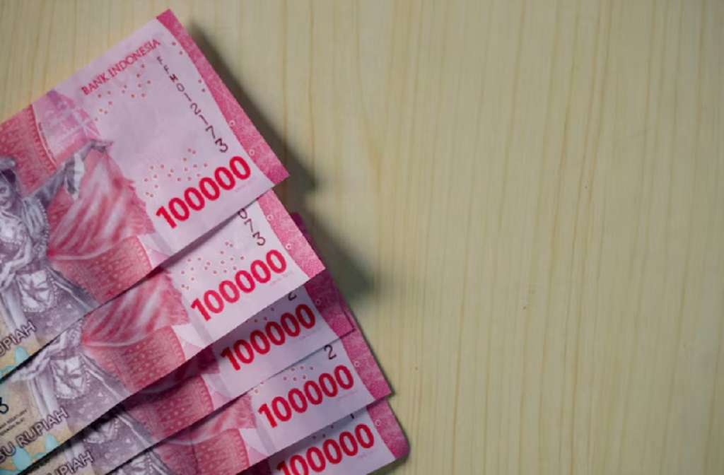 Masih Lesu, Rupiah Hari Ini Ditutup Melemah ke Rp17.090 per Dolar AS
