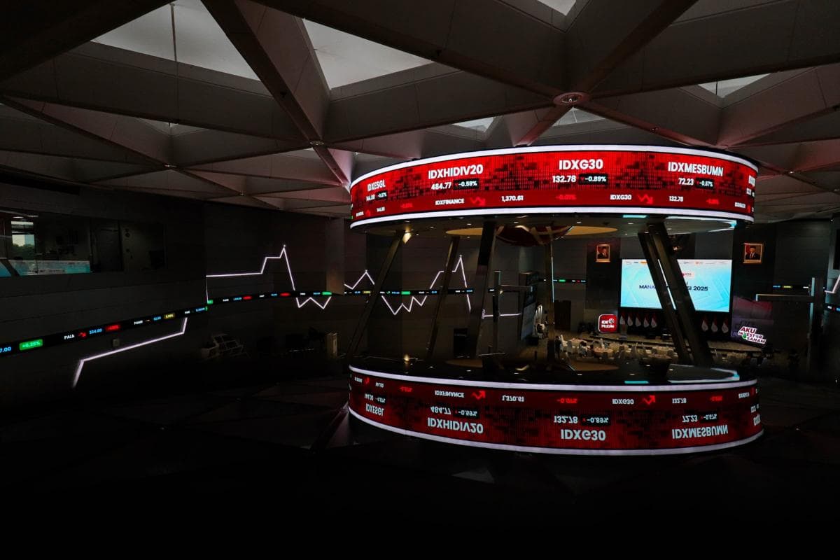 IHSG Hari Ini Ditutup Anjlok Nyaris 1 Persen, Keluar dari Level 8.000