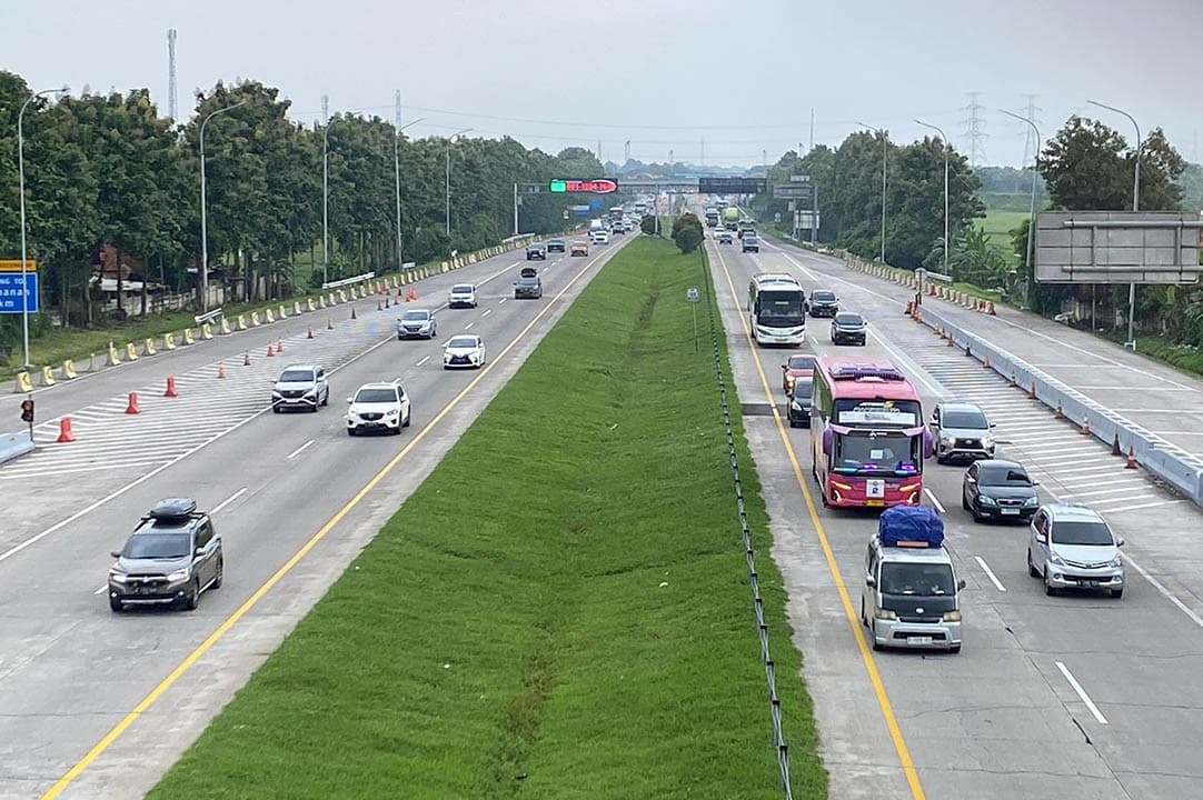 Mudik Lebaran 2026, One Way Nasional Diterapkan di Tol Trans Jawa Siang Ini