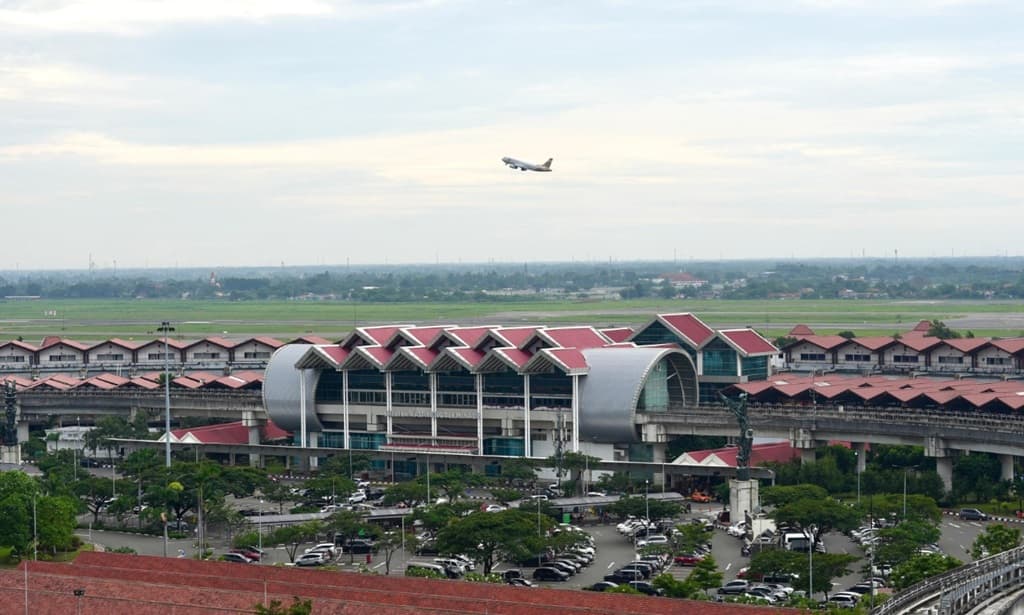 Angkasa Pura Alihkan 12 Penerbangan di Bandara Soekarno-Hatta Imbas Cuaca Buruk